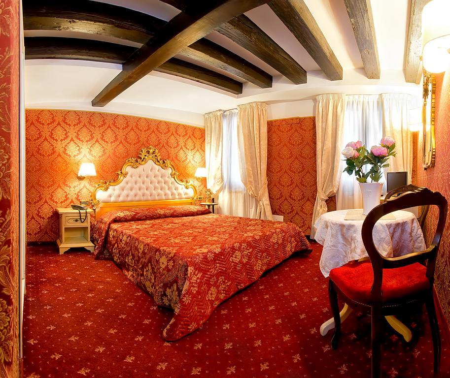 Ca' Della Loggia Bed and Breakfast Venedig Exteriör bild
